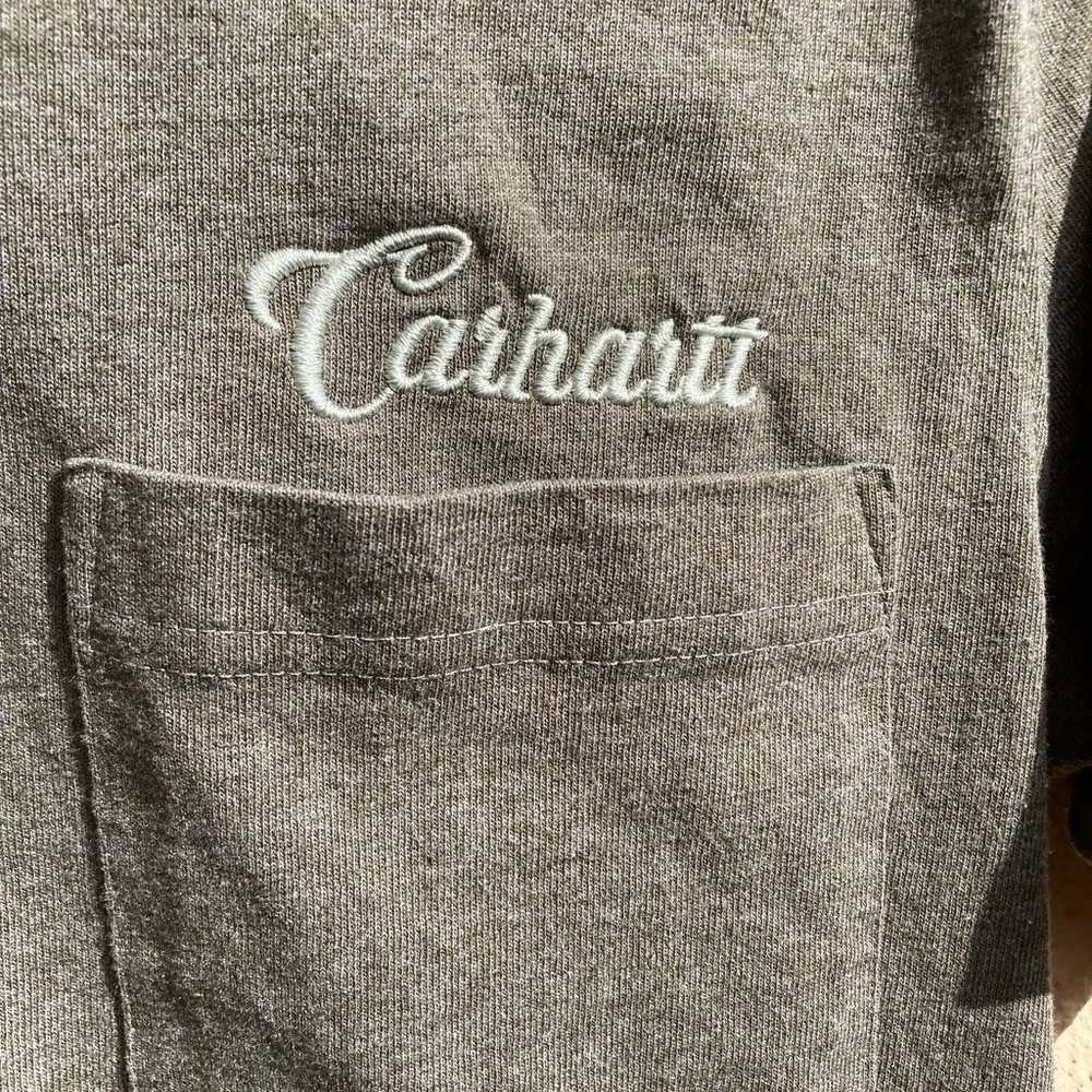 Women's Carhartt T-Shirt Green Spell-Out Cursive S Crew Cotton Pocket Cursive - Picture 9 of 12
